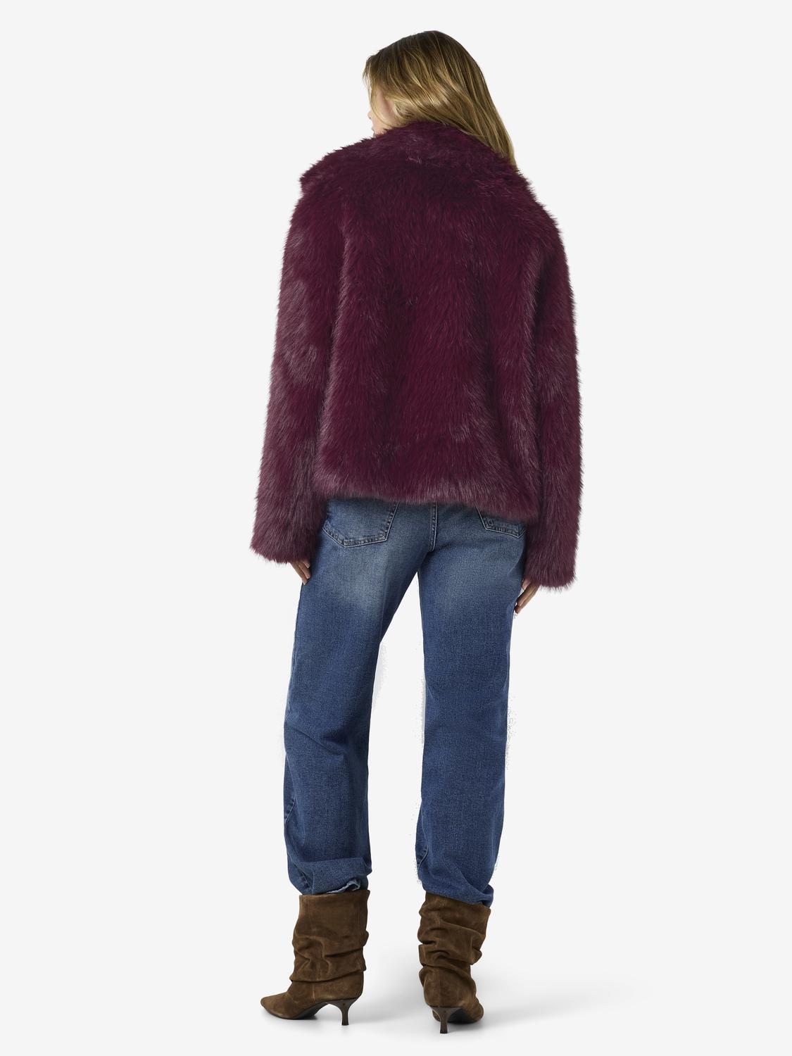 model_shot-front_full